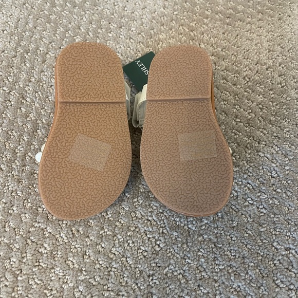 BRAND NEW WITH TAGS Laura Ashley White Flower Sandals. Size 9-12 Months. - Picture 2 of 2
